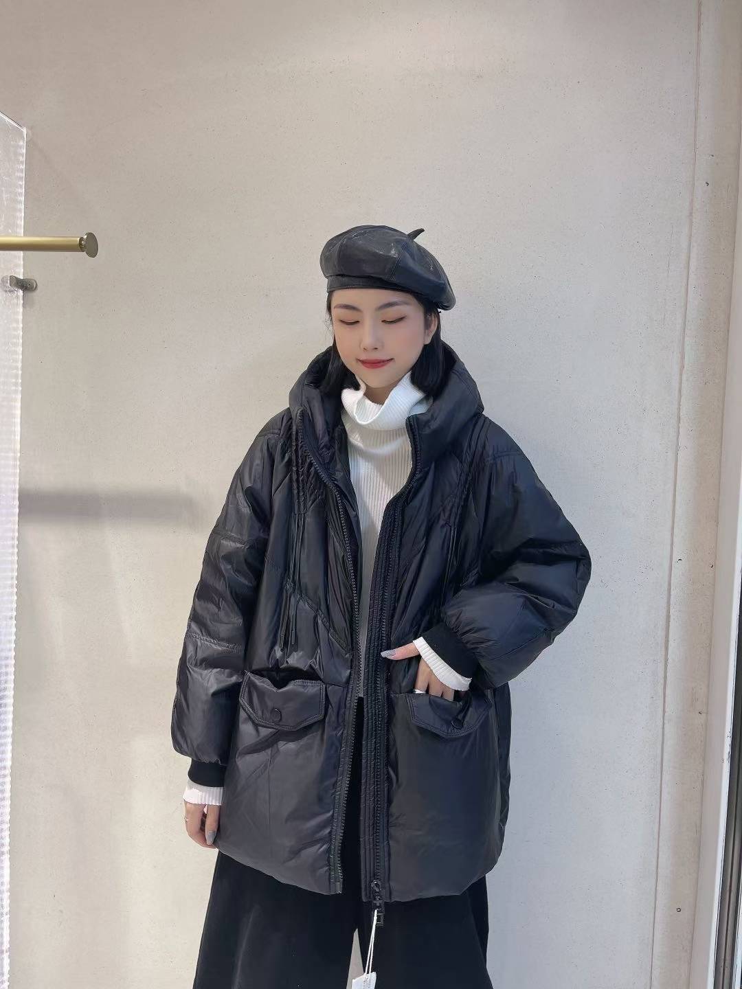 2021 Hangzhou Chuwei original brand in winter new breathable lightweight down jacket loose personality