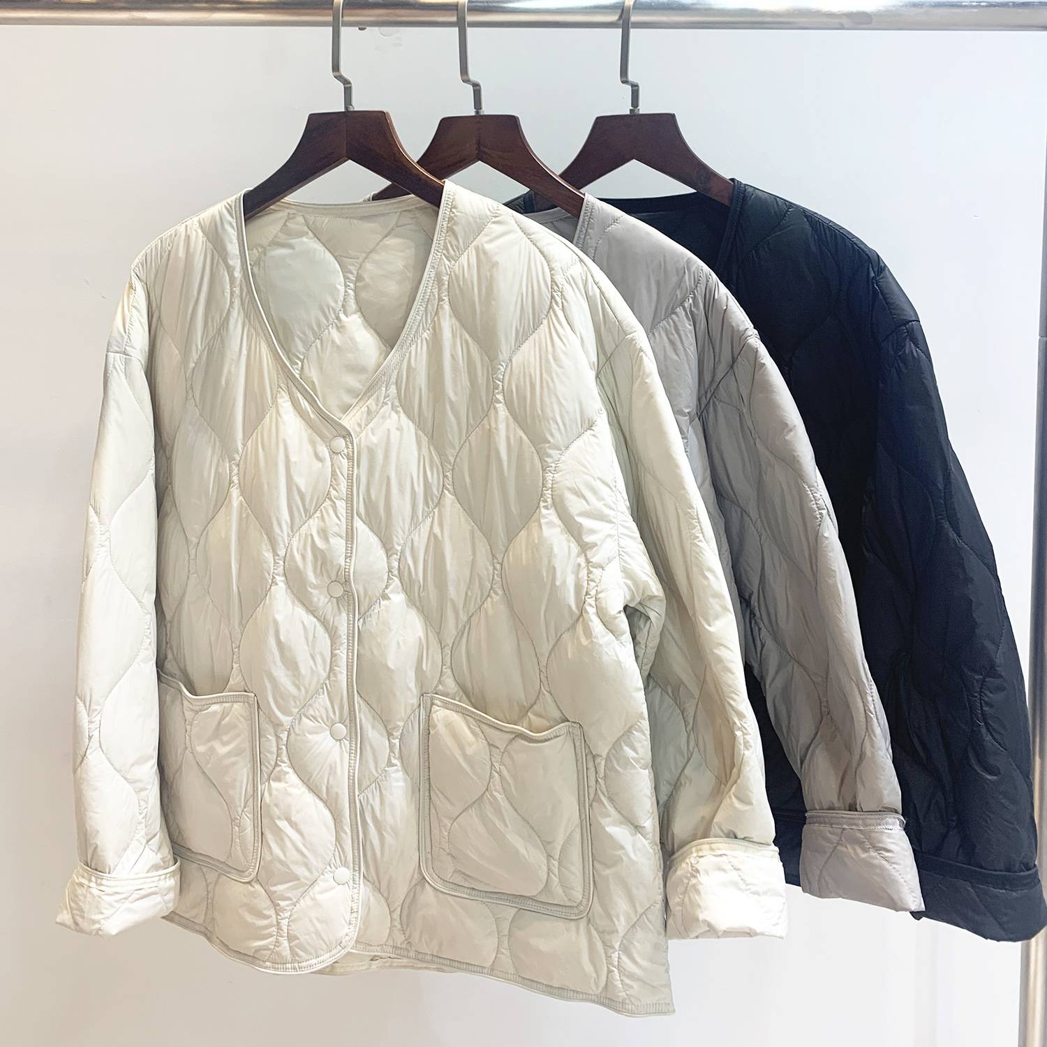 Light, soft, diamond wavy short down jacket