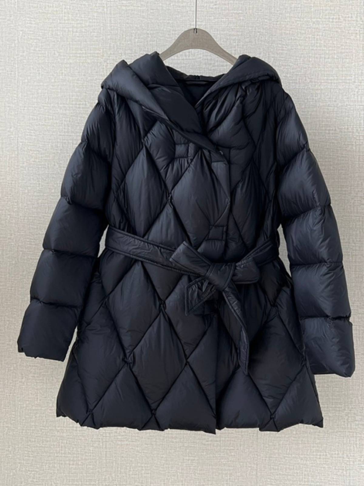 Classic diamonds simple commute belt down jacket