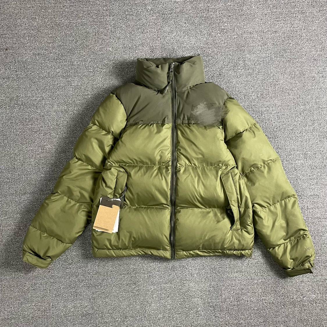 Classic colored down jackets men and women with the same couples stand up and stand up sweater can be folded and fluffy down jackets