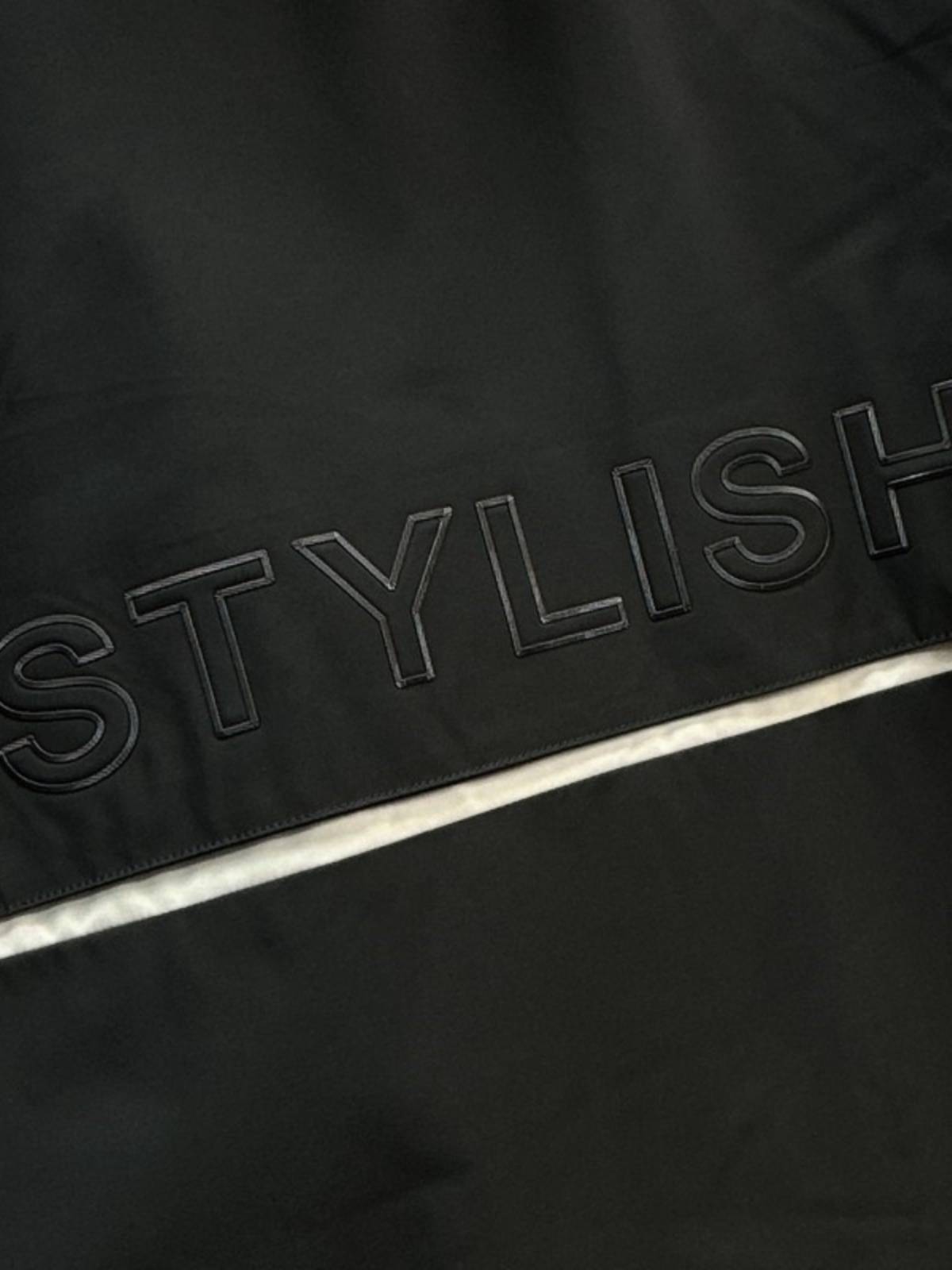Leisure hooded standard three -proof fabric down jacket