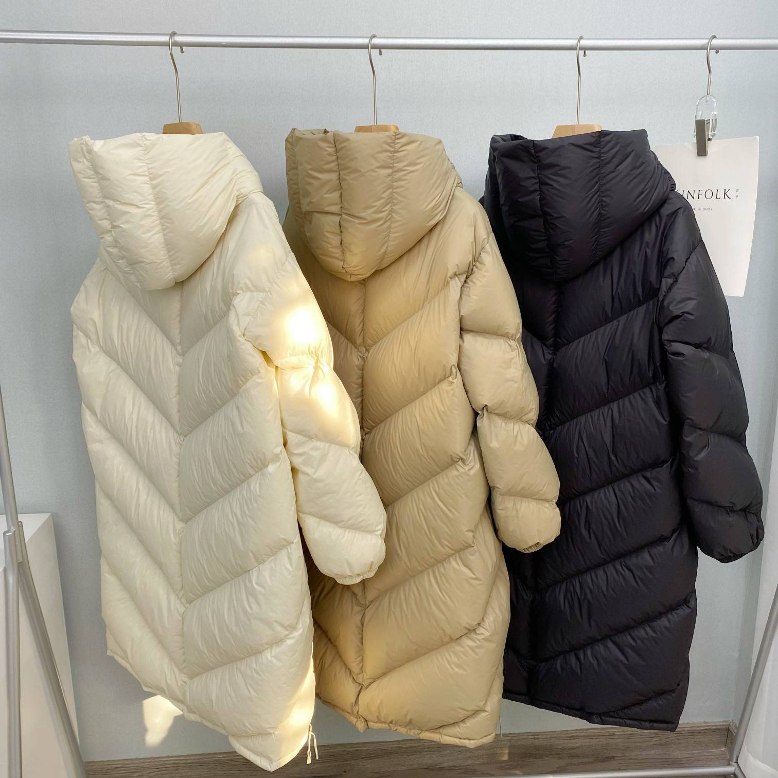 The down of the order walking is fluffy warm 90 white goose puffs hooded down jacket 2023 new model