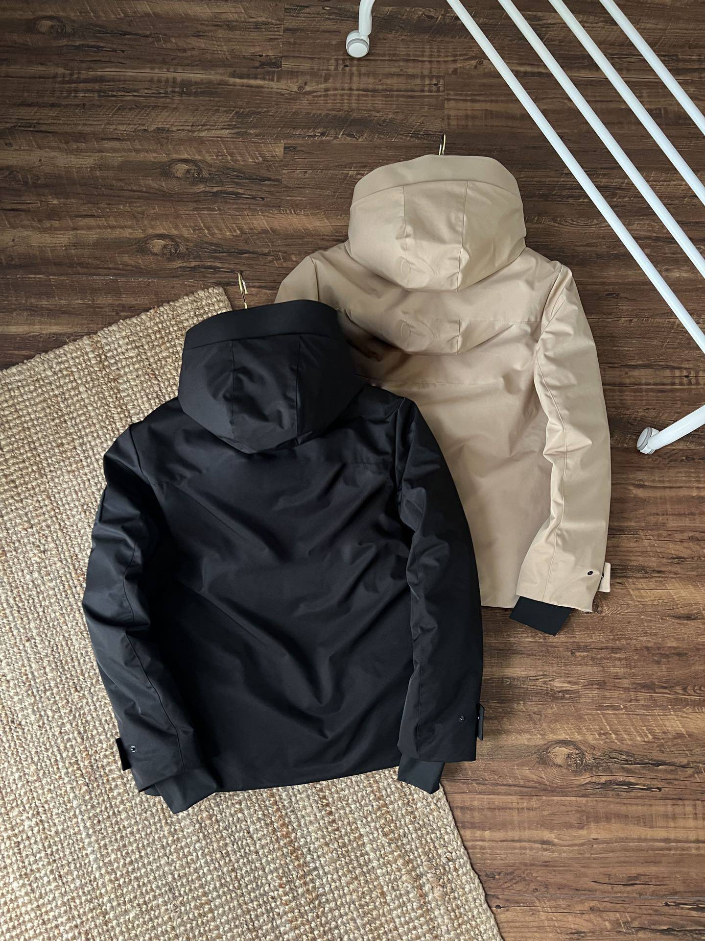 2022 autumn and winter 90 white duck down skiing suit climbing windproof and waterproof multi -pocket men's casual hooded down jacket men
