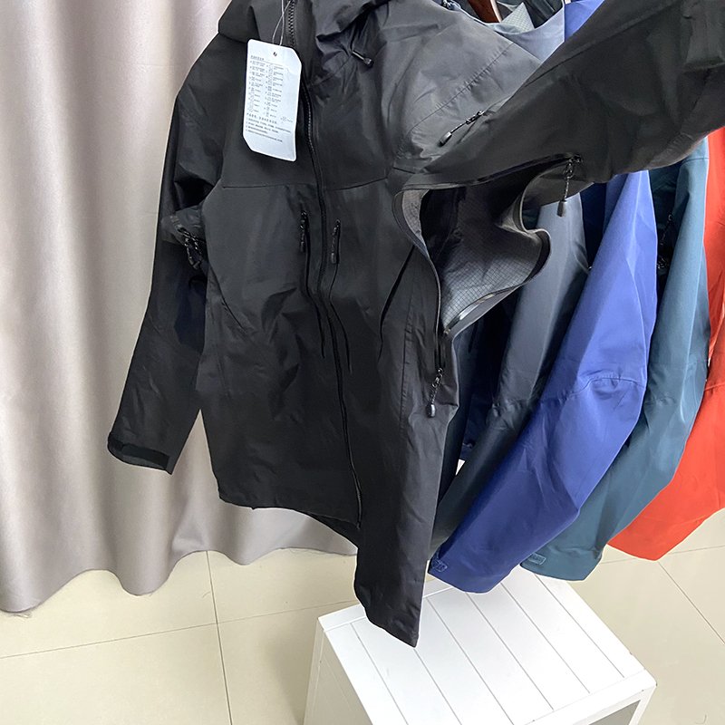 Custom Logo Lightweight Waterproof 3-Layer Rain Jacket Breathable Fishing Hard Shell with Zipper Closure ODM Coat