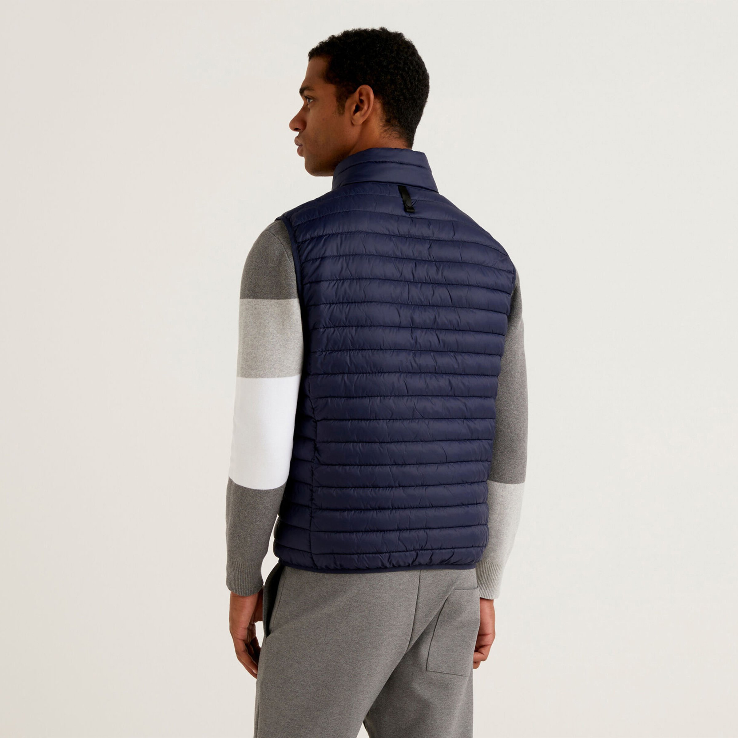 Customized Light-Weight Fashion Zipper Winter Puffer Jacket Half Sleeves Hooded Wholesale Product with Warm Fabric Cheap Price