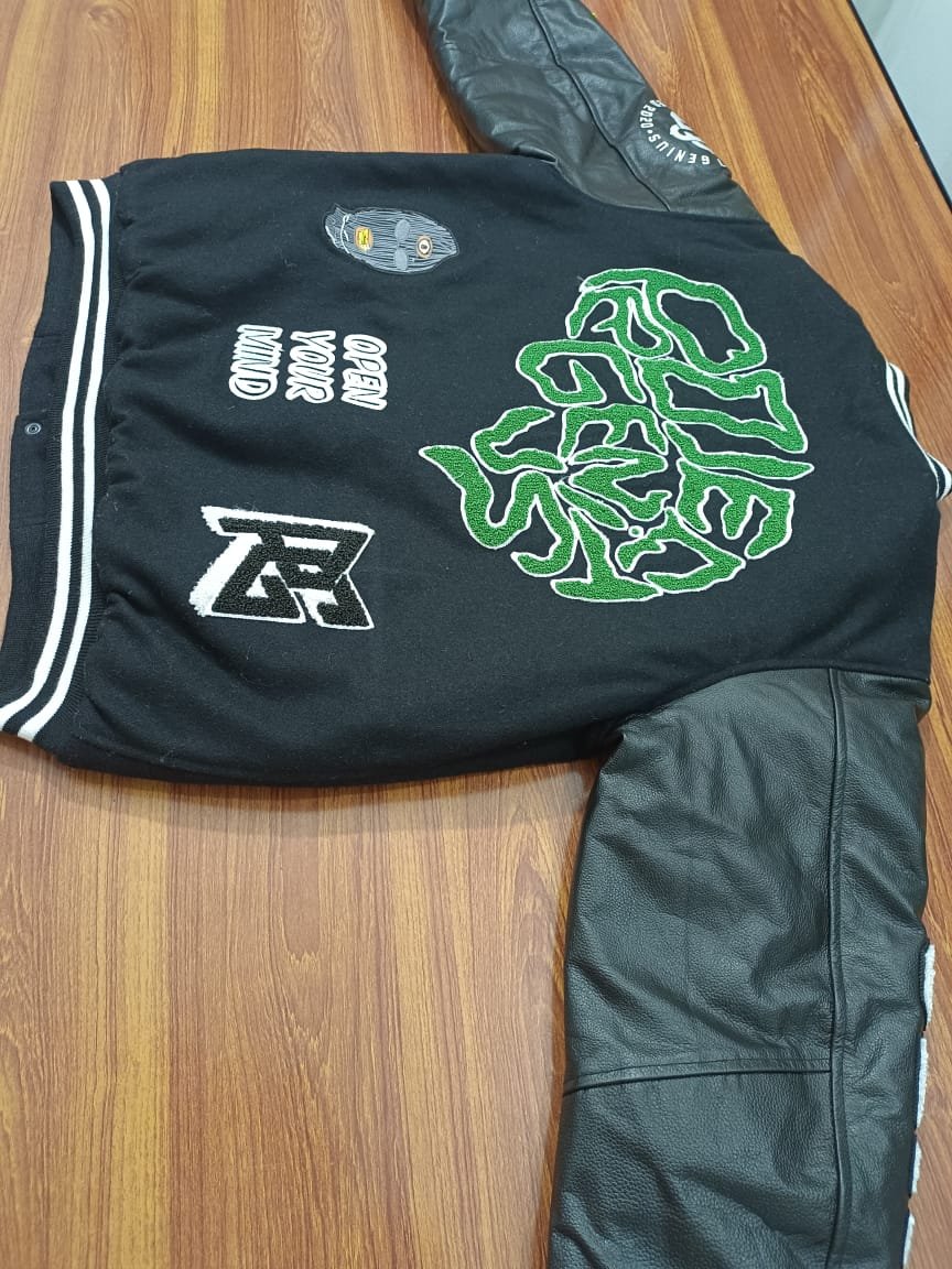 Men's lettering baseball jacket