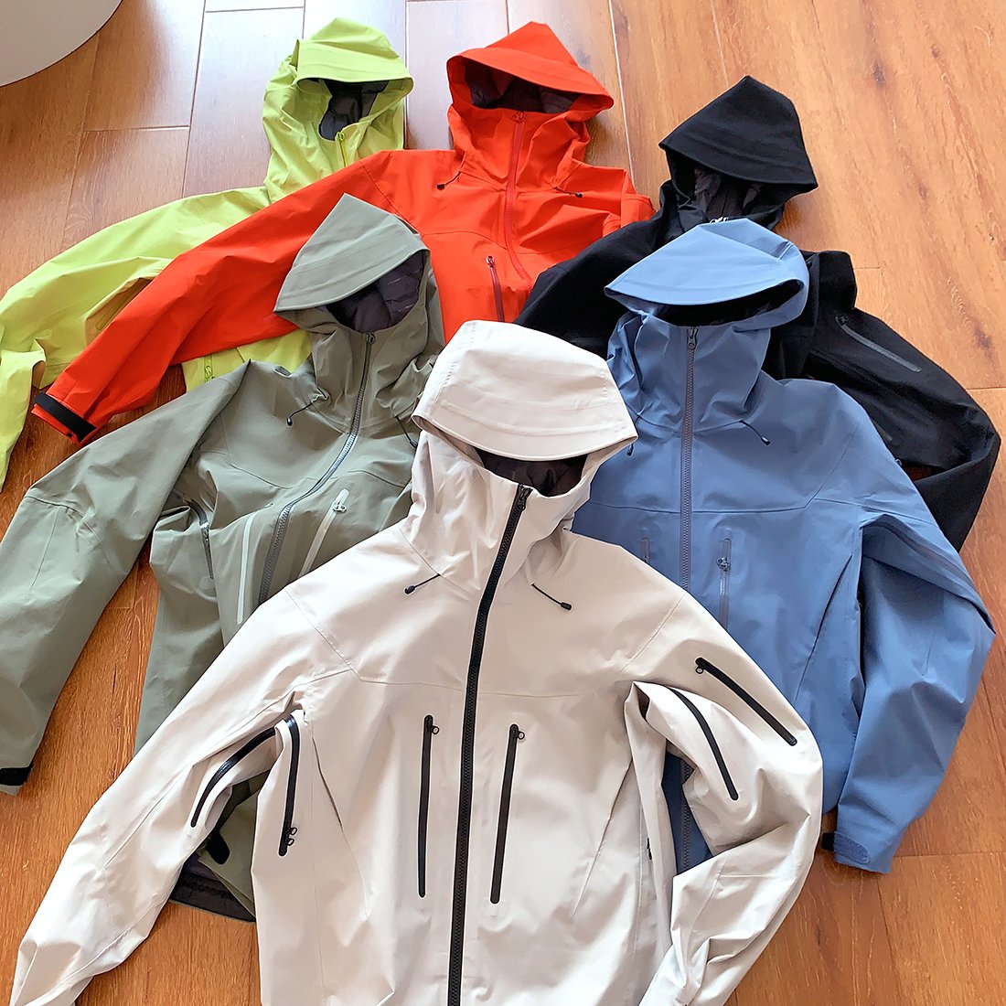 Wholesale Unisex 3L Waterproof All-Weather Hard Shell Jackets High Performance Summer Outdoor Rain Coat with Zipper Closure