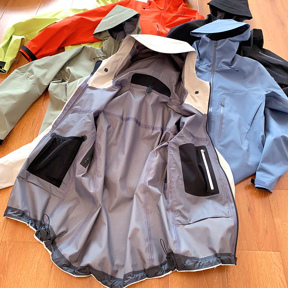 Wholesale Unisex 3L Waterproof All-Weather Hard Shell Jackets High Performance Summer Outdoor Rain Coat with Zipper Closure