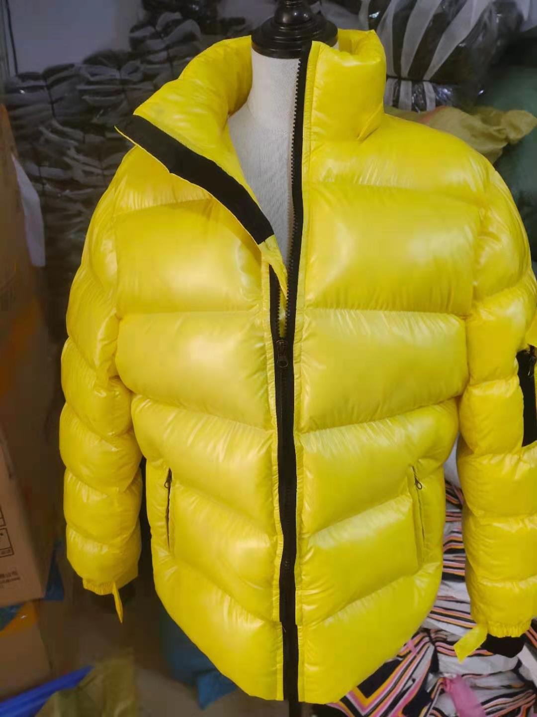 High Quality Winter Lightweight Padded Men's Green Shiny Bubble Puffer Jacket with Hood