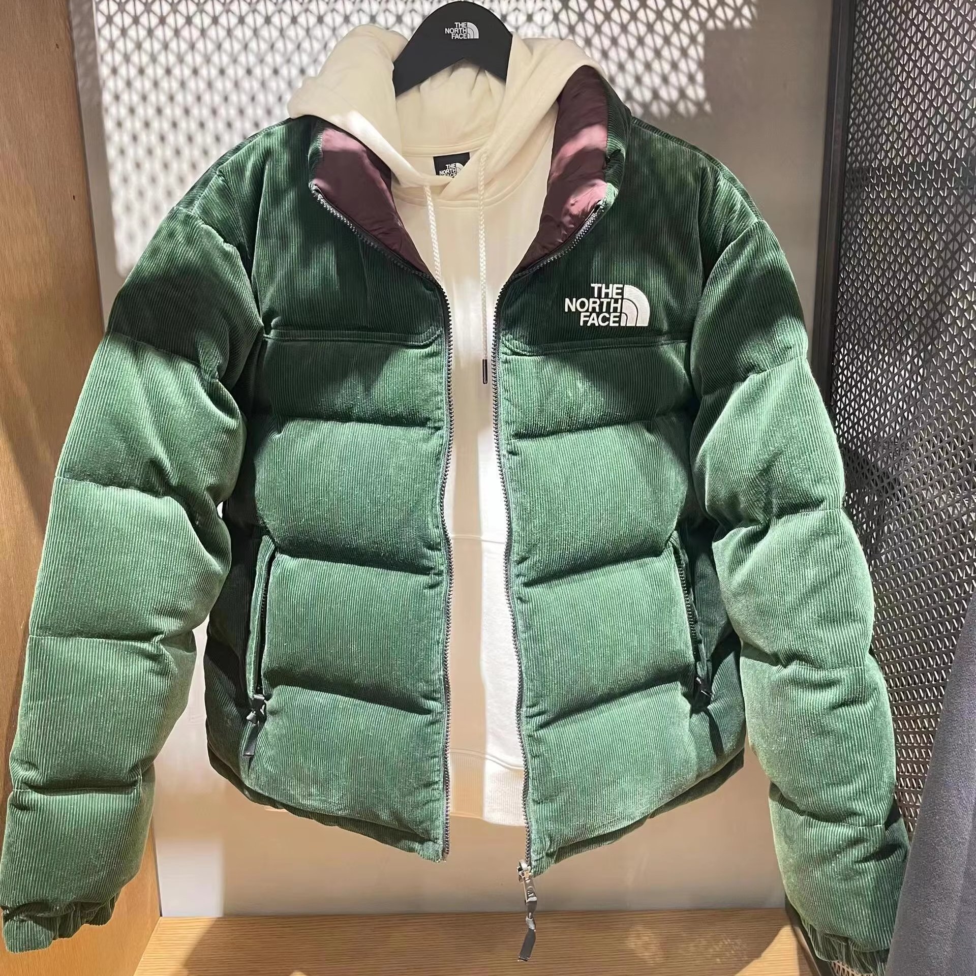 Wholesale style parka coat men's jacket outdoor winter coat winter down jacket hooded bubble down jacket