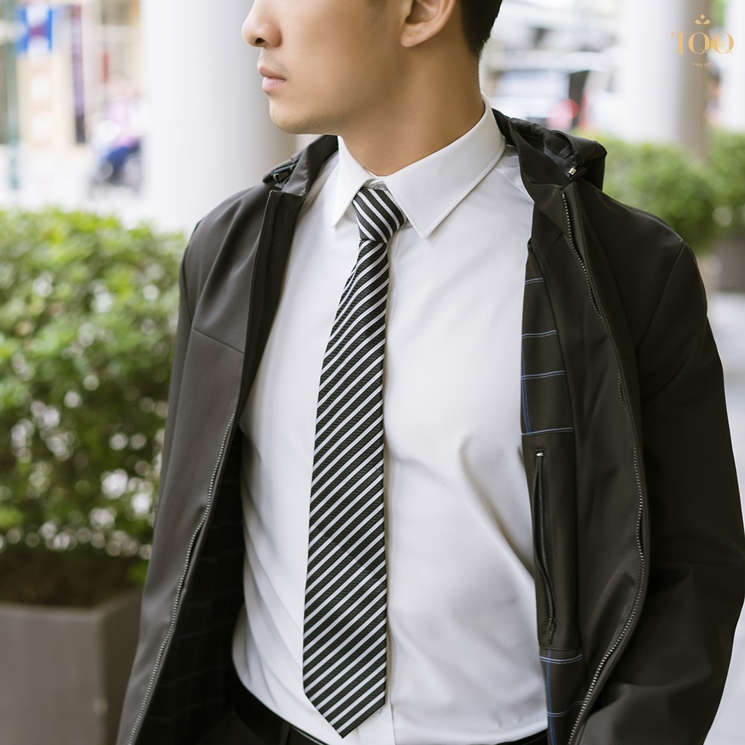 Polyester Anti-wrinkle mens long coat Stand Collar Light Weight Coat with Detachable Hood in Black QUICK DRY Water Resistant