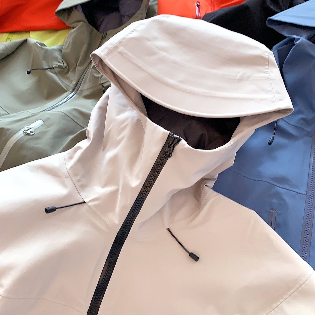 Men's 3-Layer Hard Shell Ski Jacket Mountain Windproof Waterproof Breathable Fabric Anti-UV Zipper Closure Outdoor Sportswear