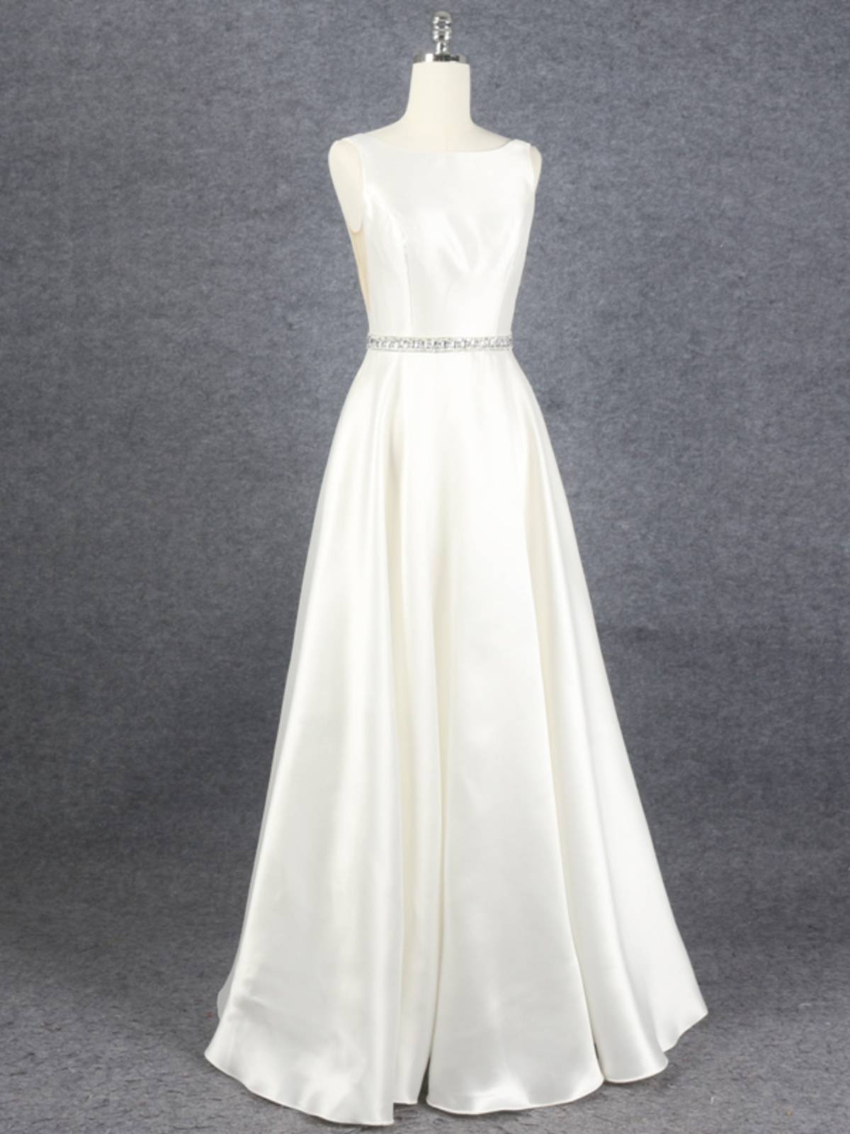 Simple A showed a thin temperament long skirt