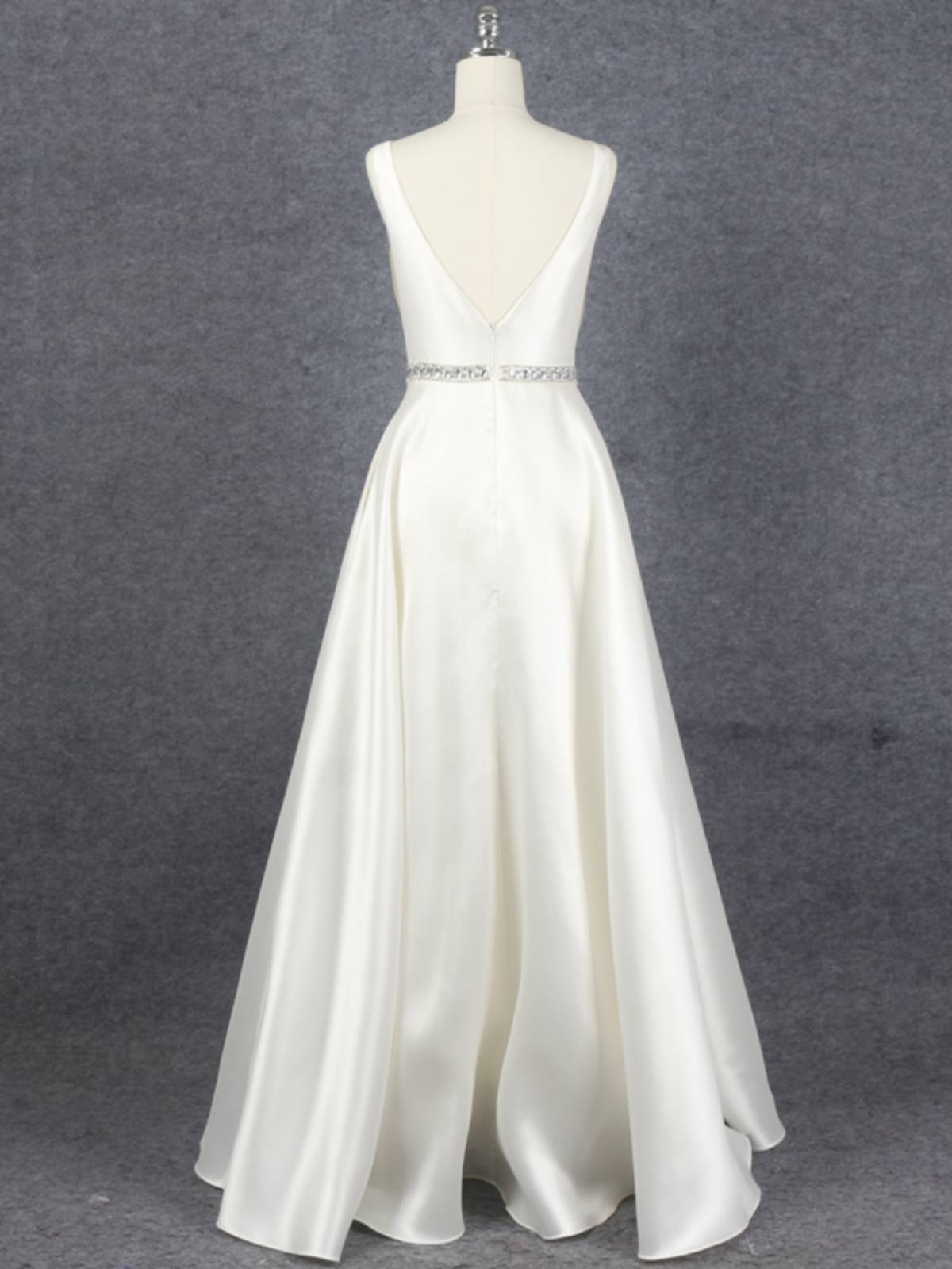 Simple A showed a thin temperament long skirt
