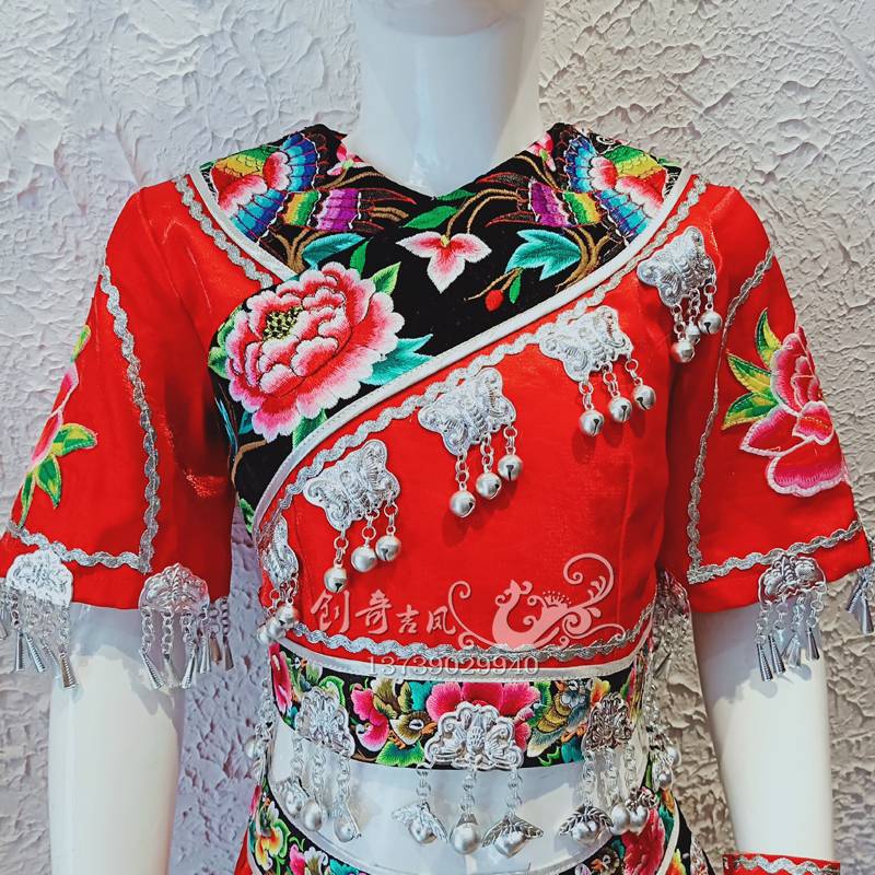 High -end custom -made Miao embroidery dance clothing children's Tujia clothing minority Dai performance service