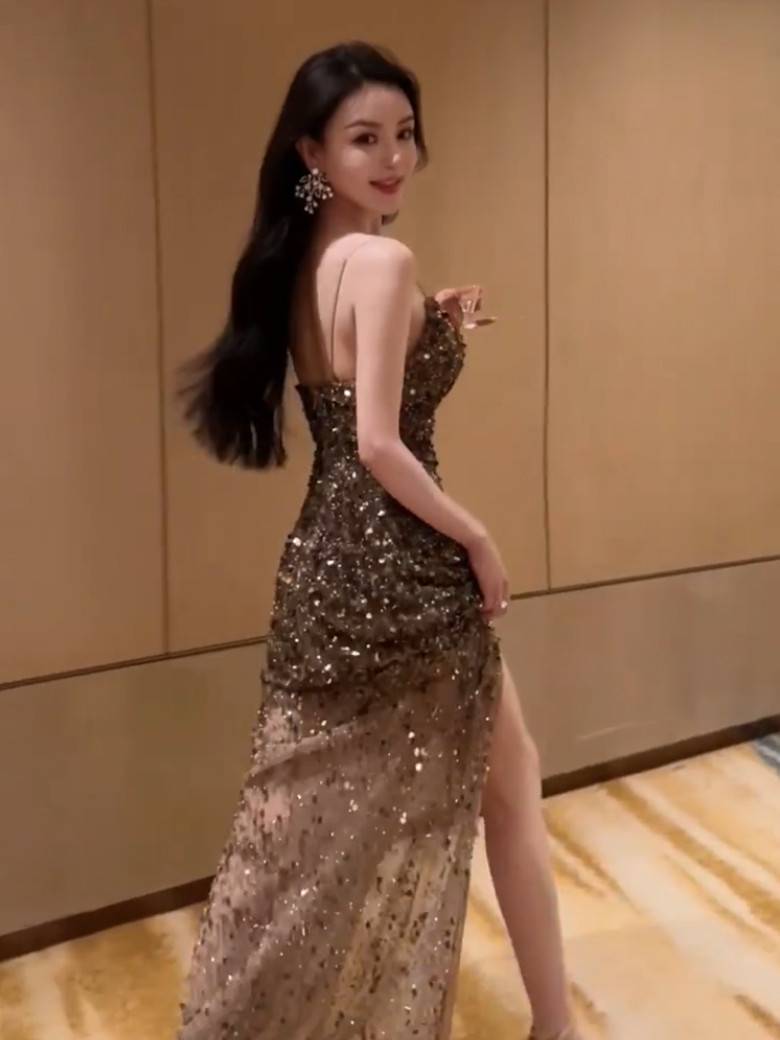 Sexy high -end light luxury sleeveless long skirt