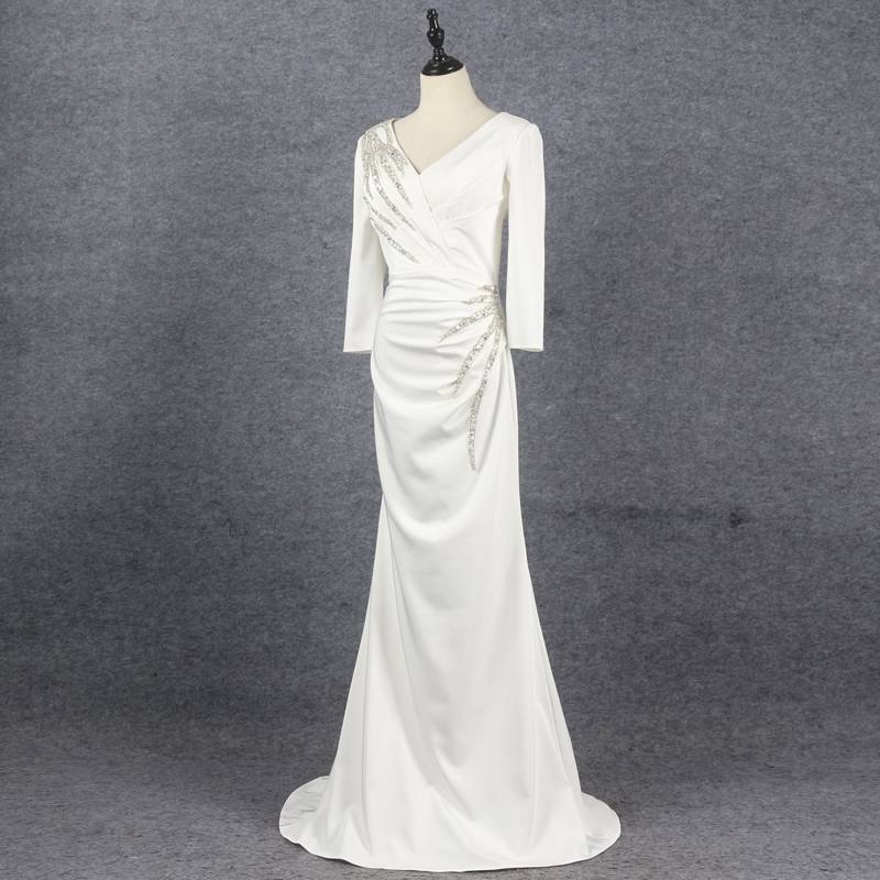 Evening dresses, waist, fishtail host annual meeting performance service