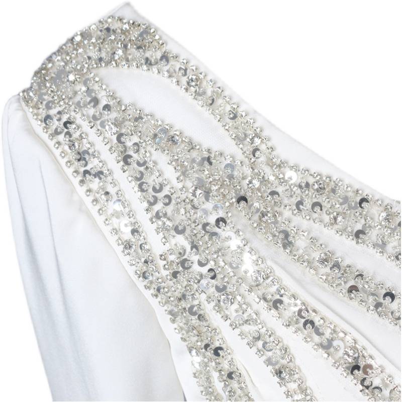 Evening dresses, waist, fishtail host annual meeting performance service