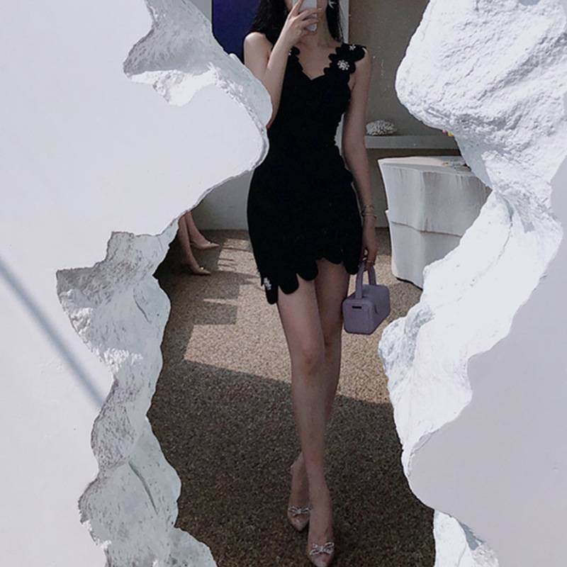 Ladies are thin waist and hips can wear birthday skirts