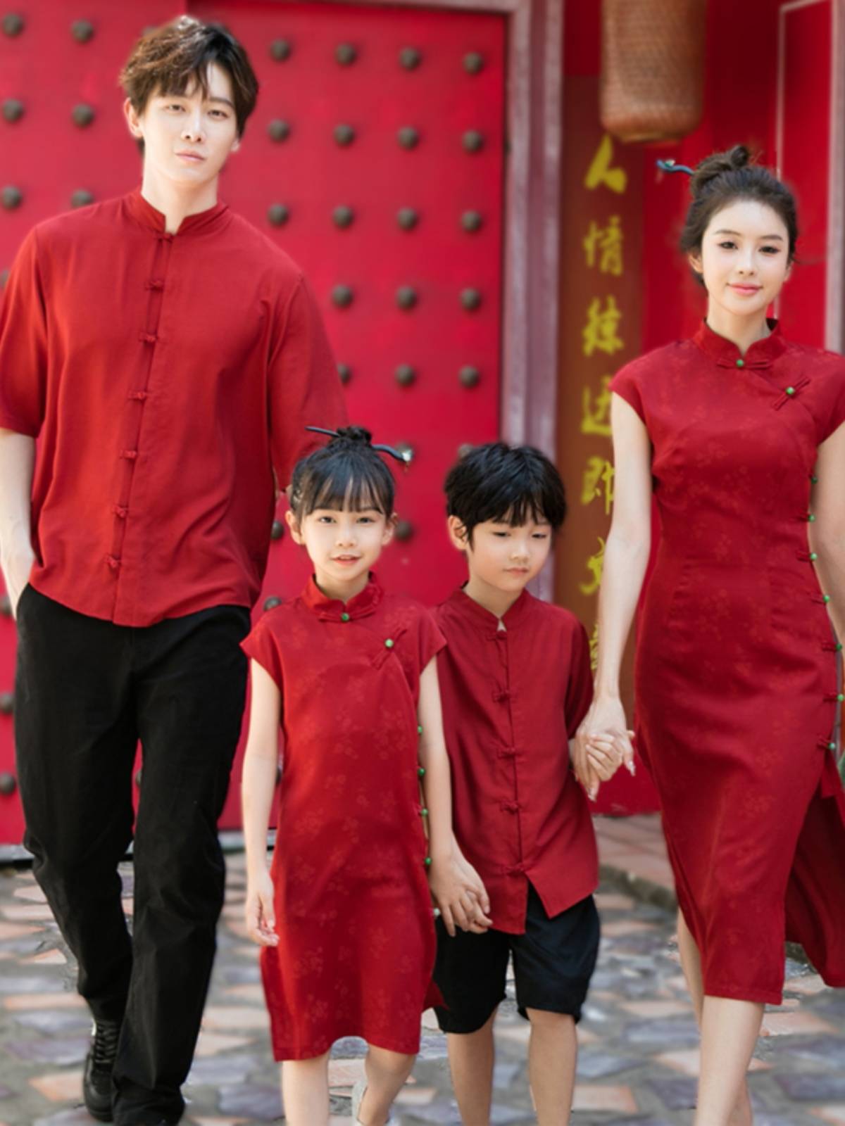 Red parent -child packaging cheongsam Chinese style family four family four