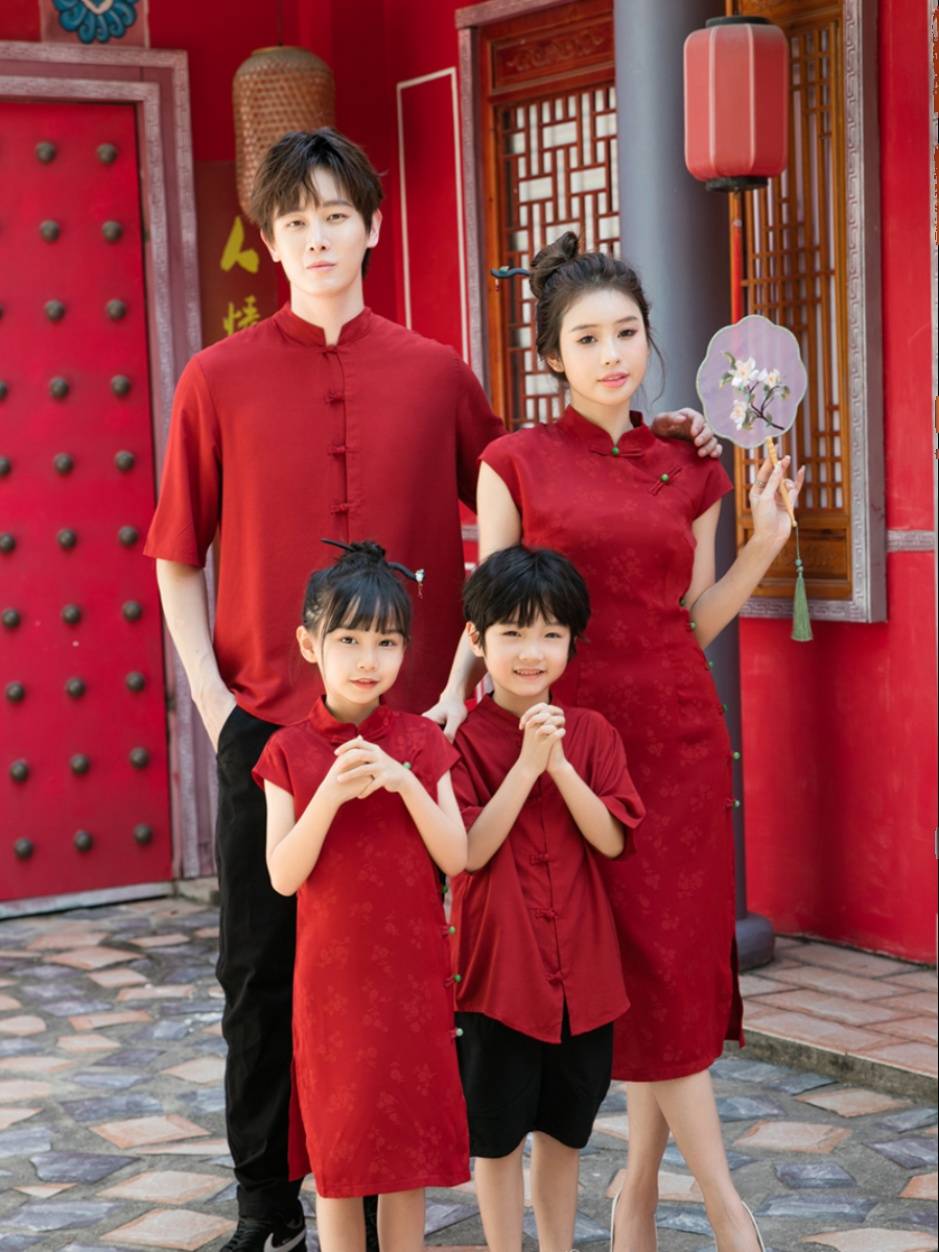 Red parent -child packaging cheongsam Chinese style family four family four