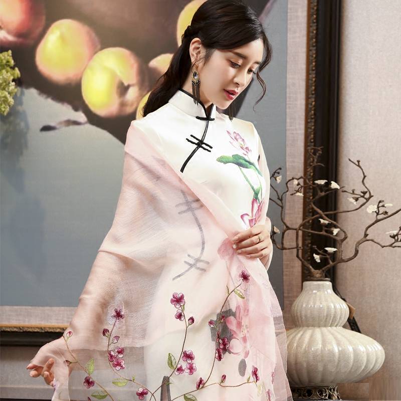 Jiangnan spring cheongsam white performance service high -end catwalk