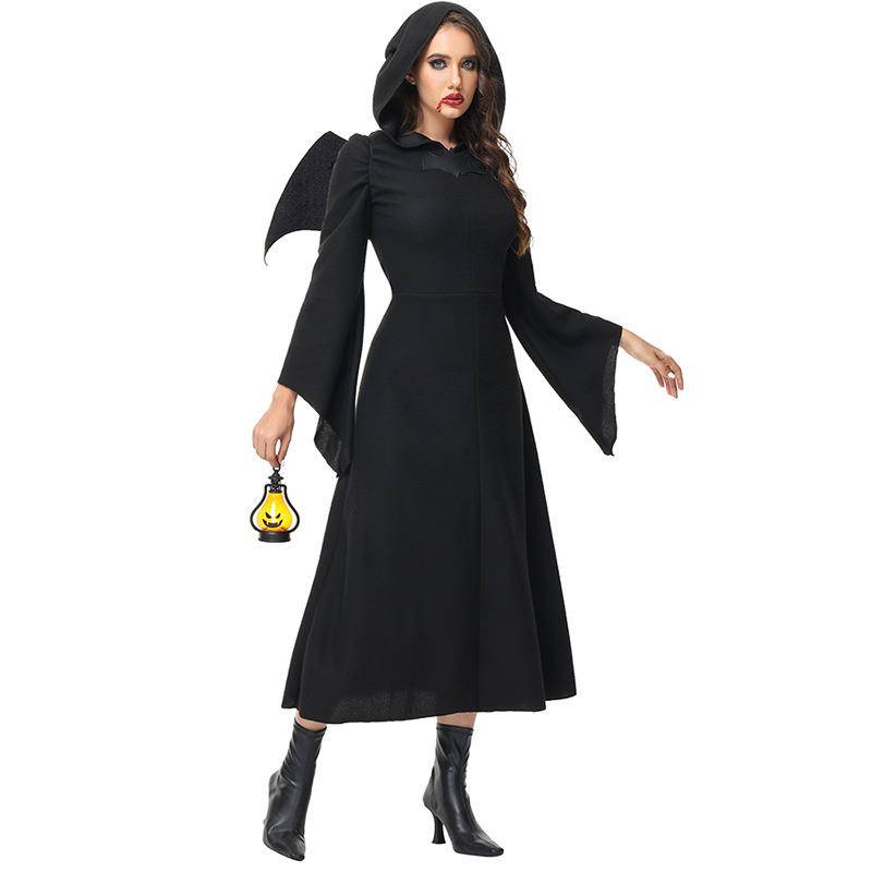 European and American horn bats play Halloween adult vampire performances, dresses dresses