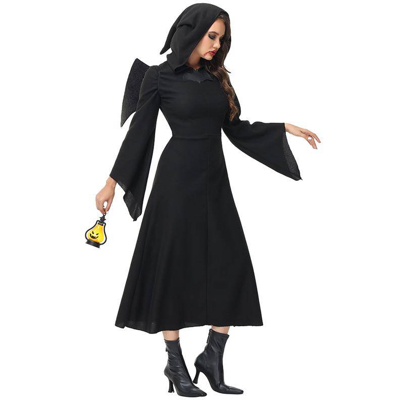 European and American horn bats play Halloween adult vampire performances, dresses dresses