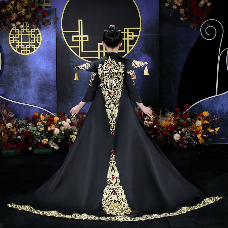 Rental girl black gold cloak China