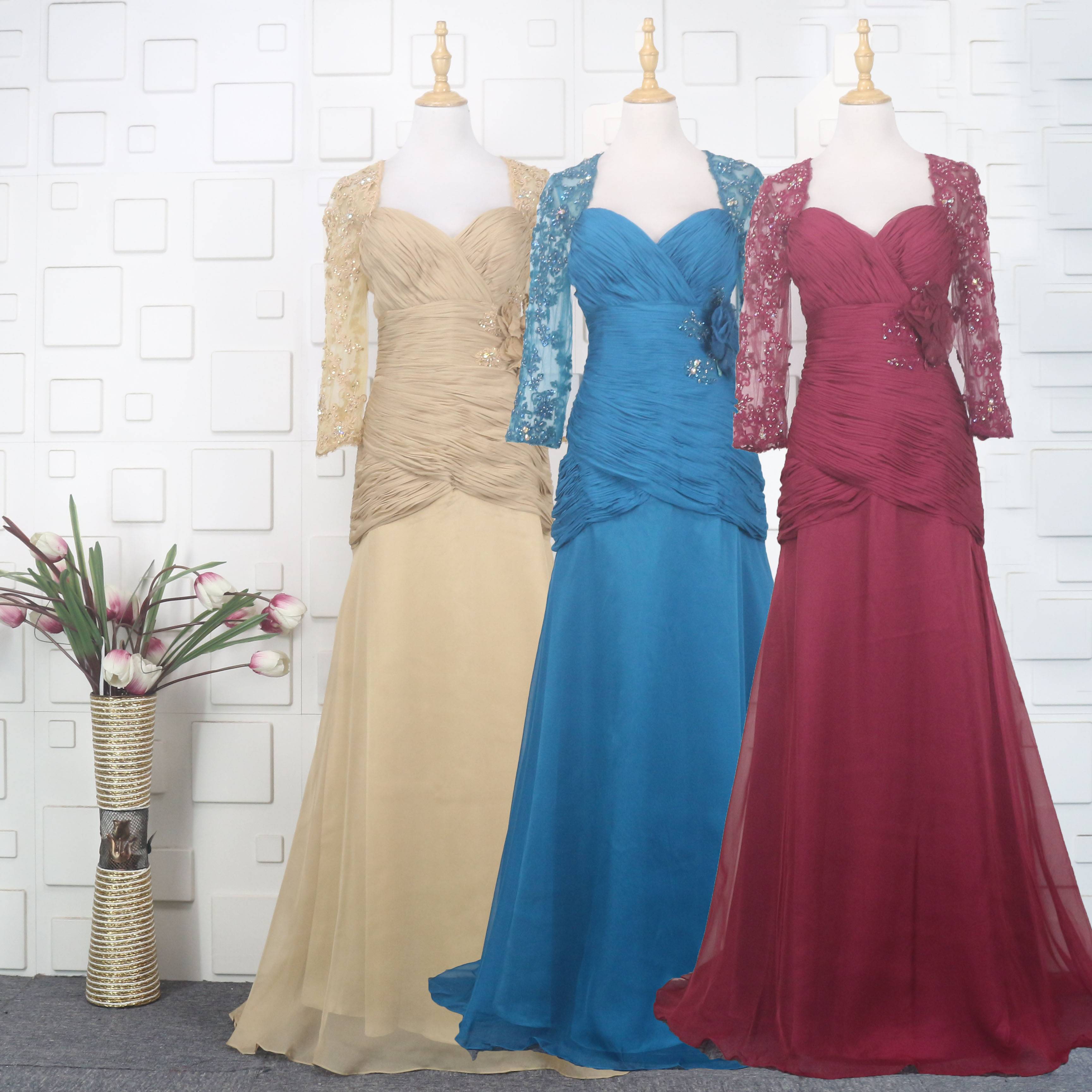 Live special shots of heavy work or lonely dresses without changing evening dresses