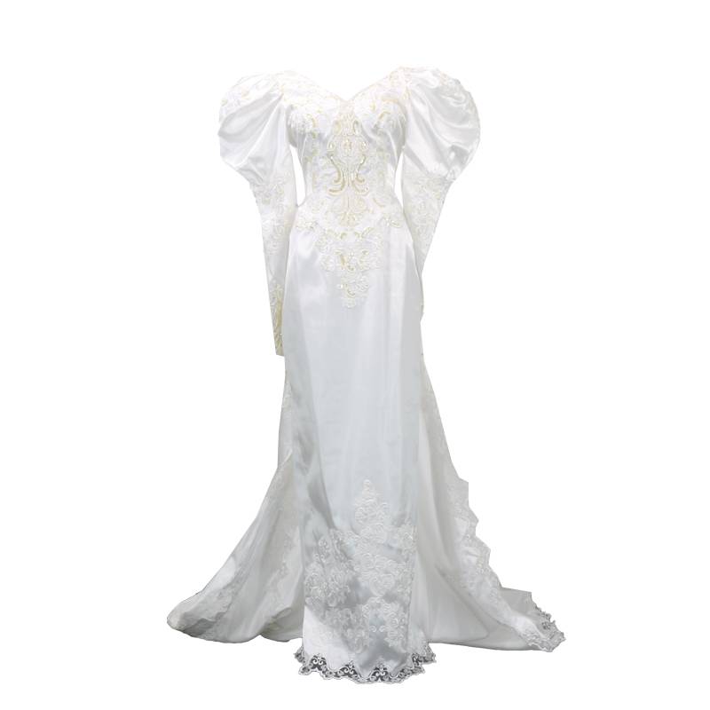 Live special shots of heavy work or lonely dresses without changing evening dresses