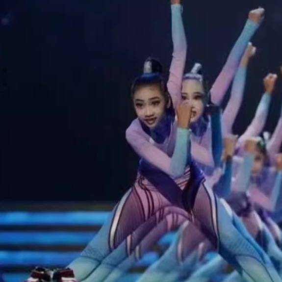 Dongxin dance clothing tailor -made performance effect is good