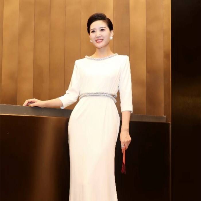 Evening dress dress high -end ladies