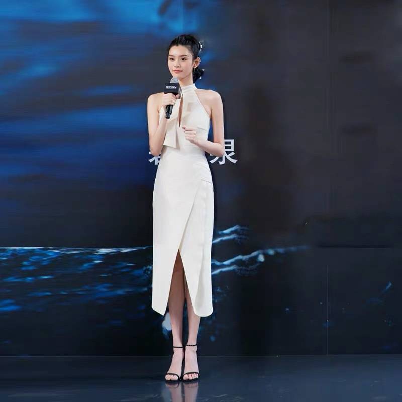 High -end sexy hanging neck off -the -shoulder evening dress lady, elegant goddess Fan Chang skirt annual meeting host