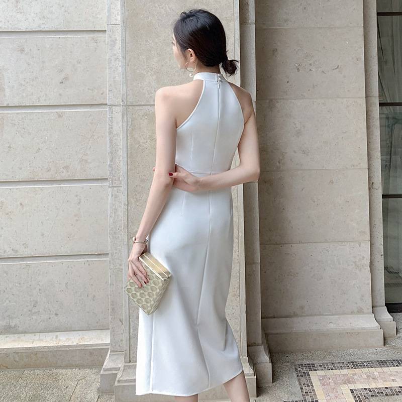 High -end sexy hanging neck off -the -shoulder evening dress lady, elegant goddess Fan Chang skirt annual meeting host