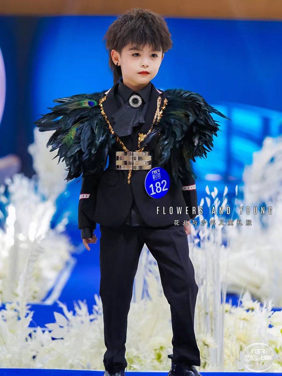 Rental boys high -end children's suit model knights