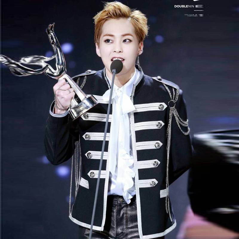 EXO court bar singer hairstyle performance service