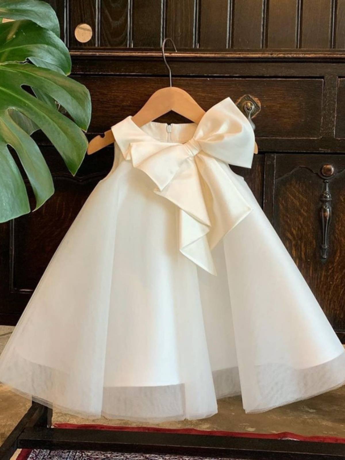 Little host princess skirt children's white piano performance suit
