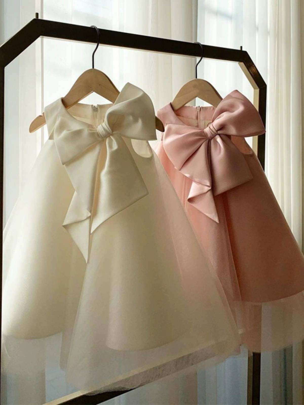 Little host princess skirt children's white piano performance suit