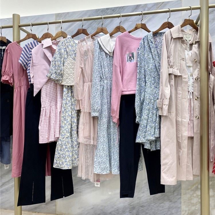 2024 original designer fashion brand women's dress clothing casual ladies' second-hand clothing stock