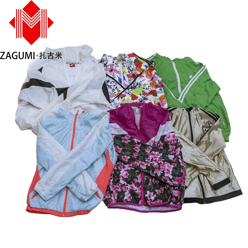 Premium Quality 100kg Bale Japan Used Sports Branded Vintage Clothes Outdoor Clothes Bales Used Clothes Branded