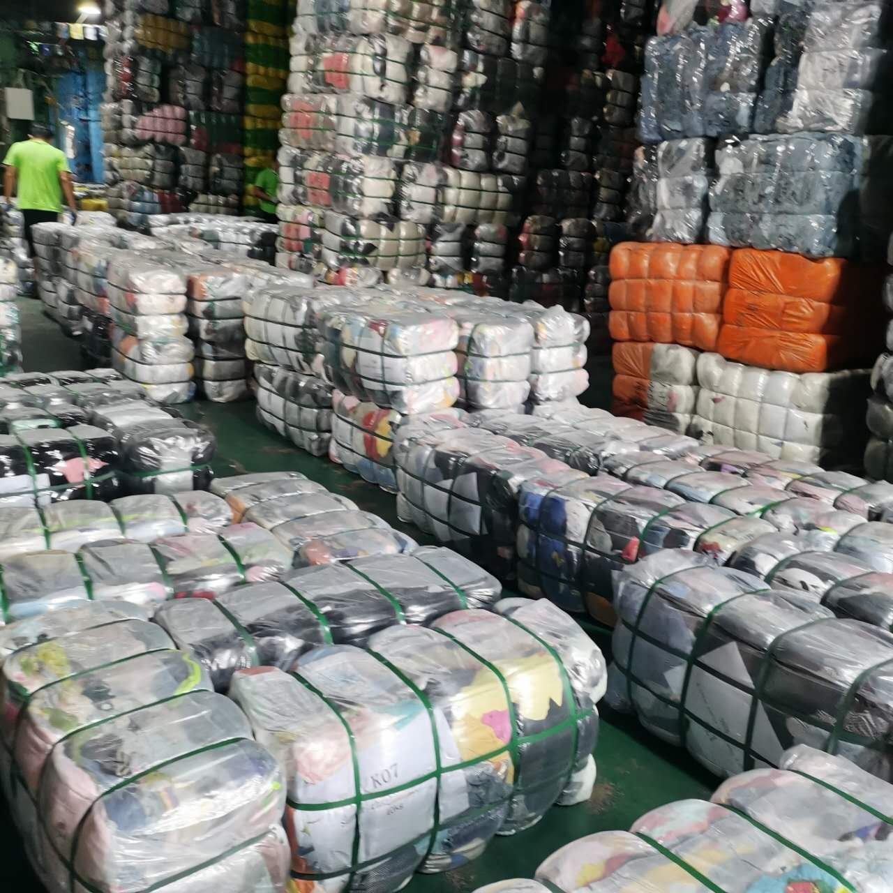Men's and women's clothing second-hand clothing for sale 45kg/65kg/80kg/100kg packaging, wholesale of used clothes