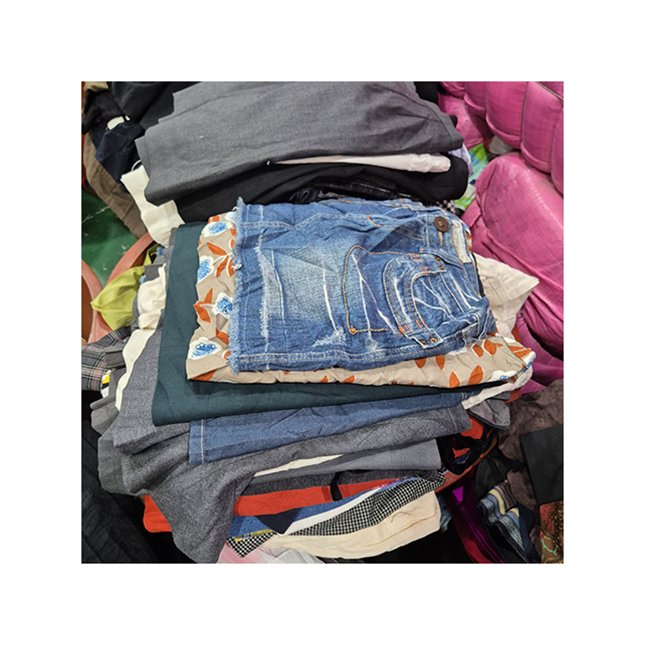 South Korea prepares for export Used jeans are cheap thrifty retro used clothes Hot sale Old bag Old shoes