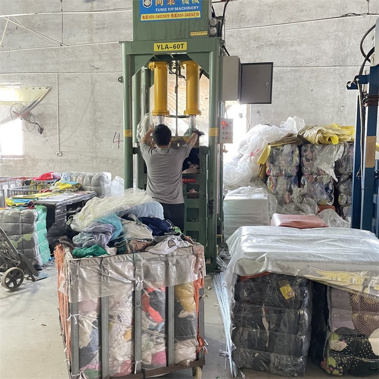 High Quality Second Hand Mixed Clothes Bundle Used Clothing Fashion Designer 2nd Hoodies Clothes Bale
