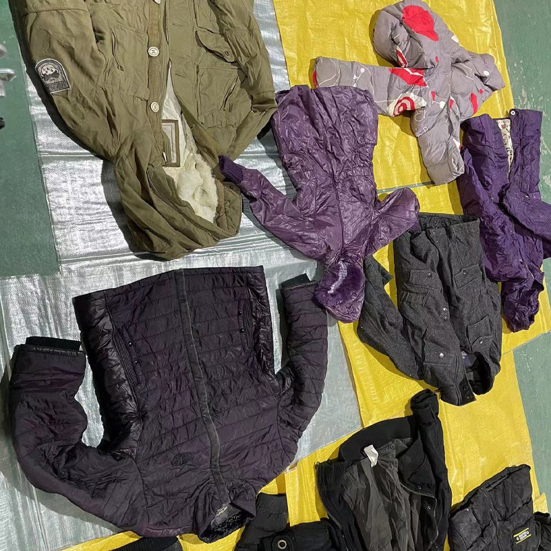 Fashion used winter clothes in bales second hand jackets mixed sweaters coats stock for women