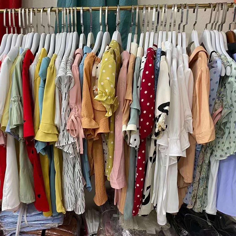 Apparel stock factory selling branded t shirt mens clothing used clothes