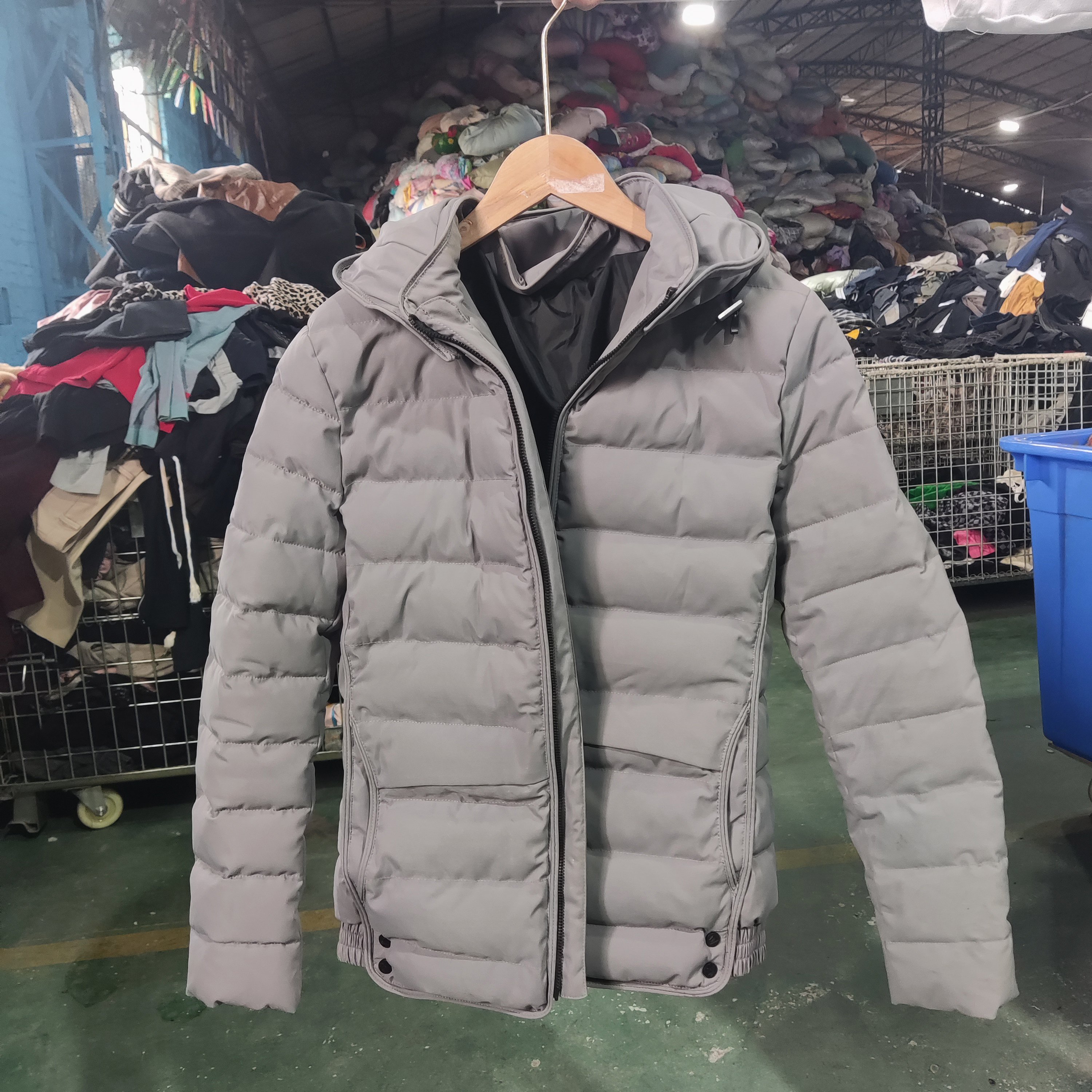 Comfortable wholesale second hand winter clothing fashionable men's outerwear used clothes mix