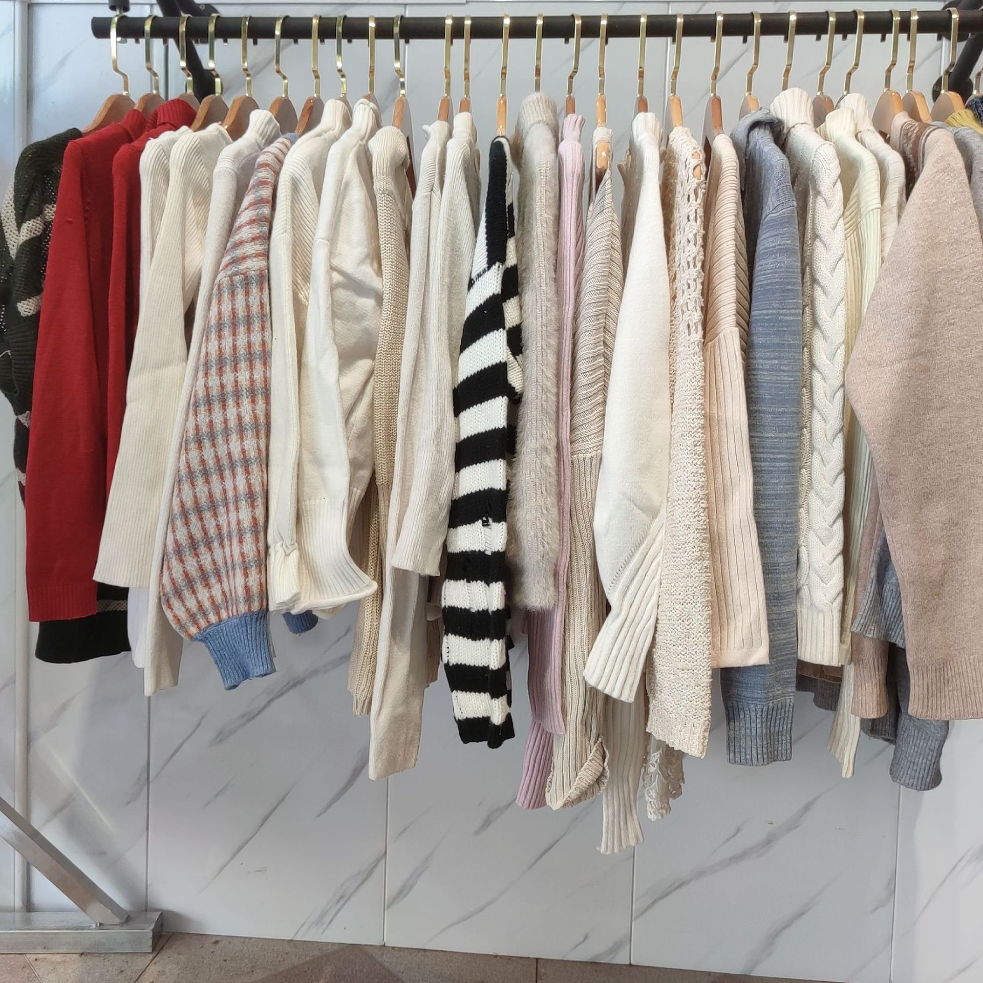 Mixed Size Color Autumn Winter Women Used Clothes In Bales Uk Second Hand Used Clothing Ladies Sweaters