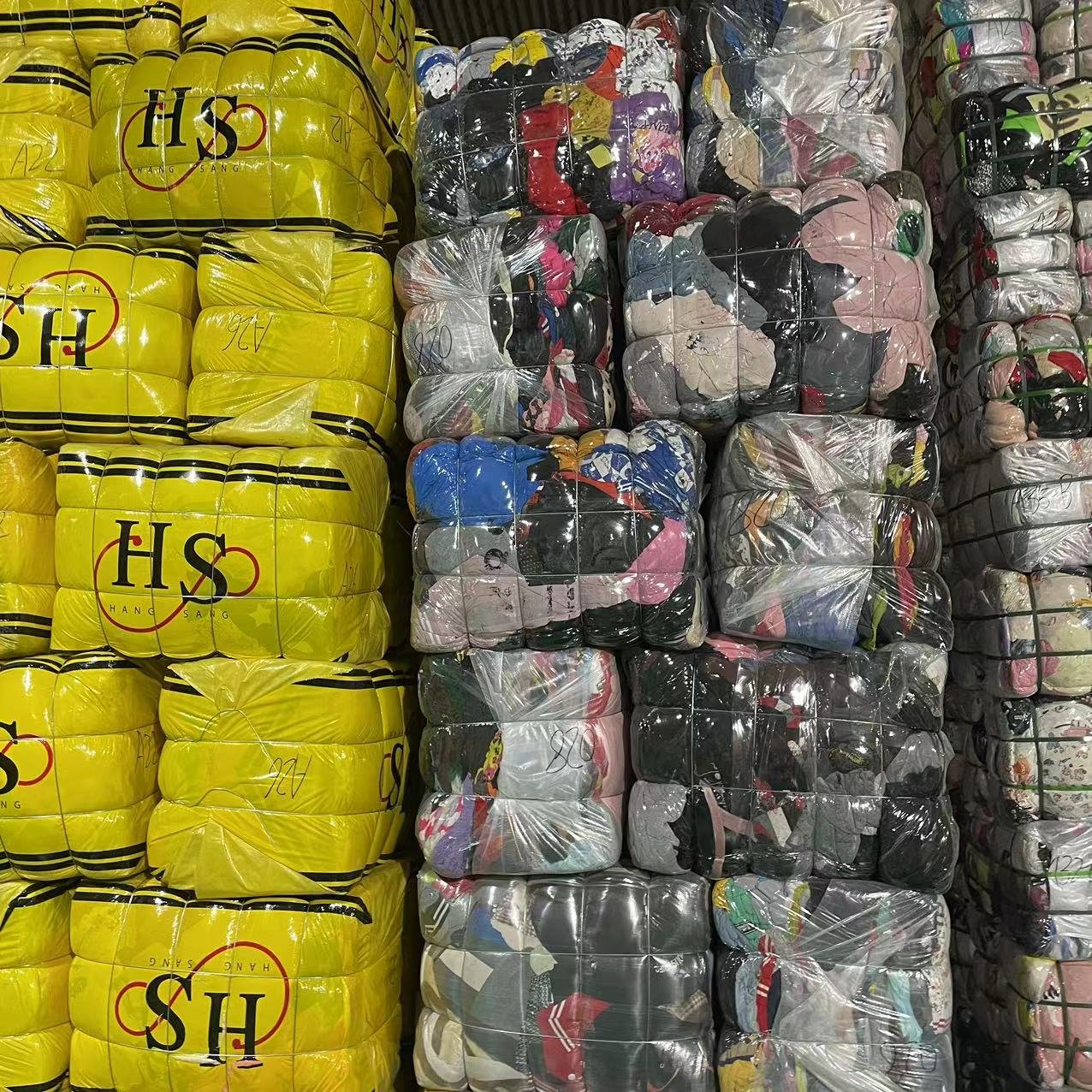 2024 High quality mixed men's and women's children's used clothes bales second-hand clothes clean A-grade branded clothes
