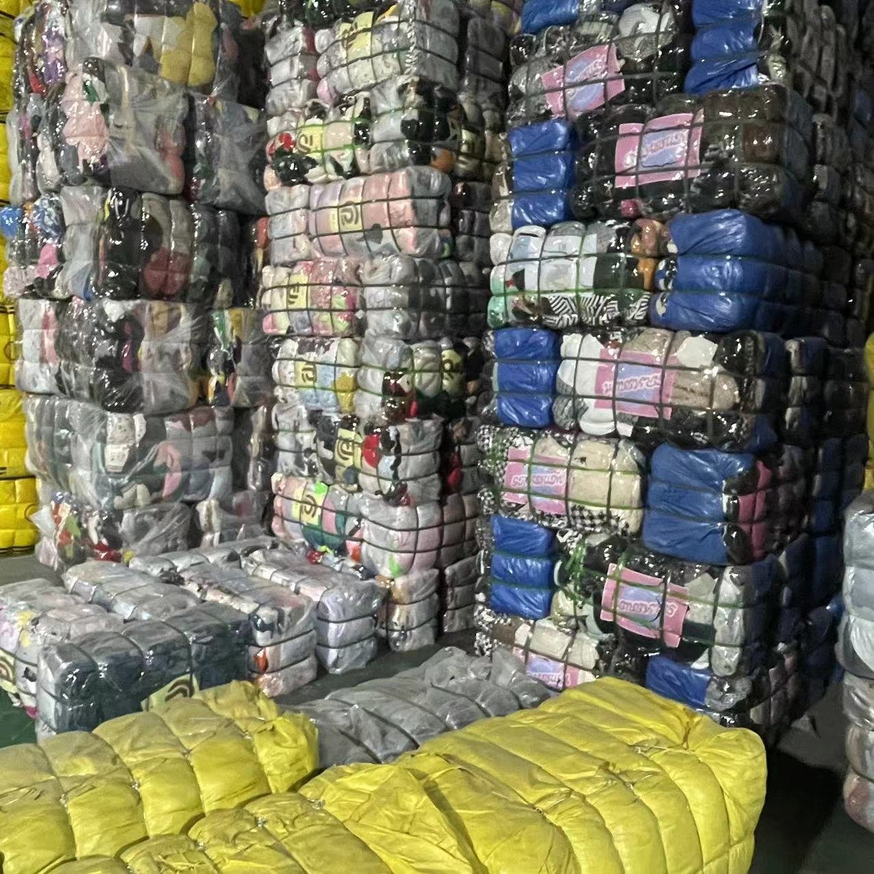 2024 High quality mixed men's and women's children's used clothes bales second-hand clothes clean A-grade branded clothes